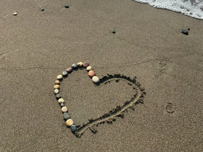 sand-art-pexels-zeynurmel-812598326-33305938-cropped.webp